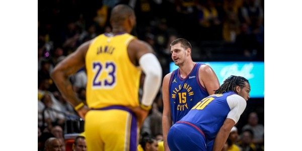 Les Denver Nuggets battent les Los Angeles Lakers lors du premier match de la saison régulière